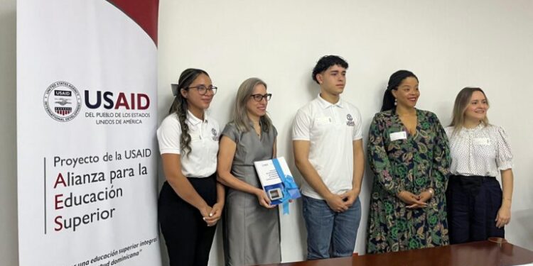 Minerd y USAID implementan programa “Camino a la universidad” para fortalecer educación preuniversitaria