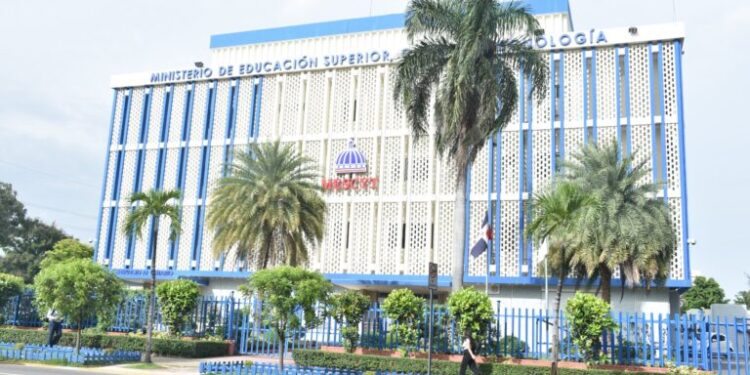 MESCyT publicará becas internacionales en comunicación y periodismo para periodistas