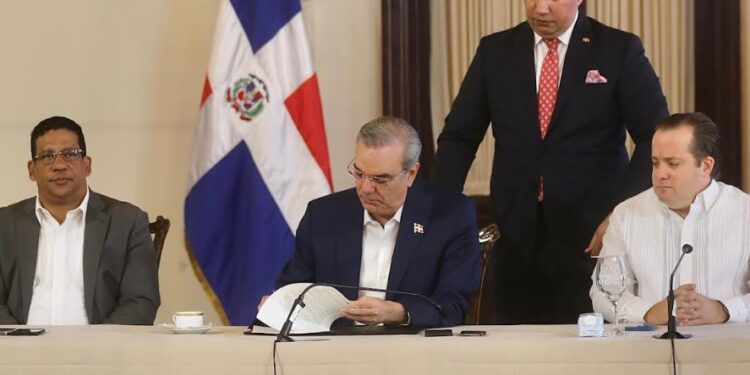 Mediante decreto, el Presidente regula la publicidad del Gobierno