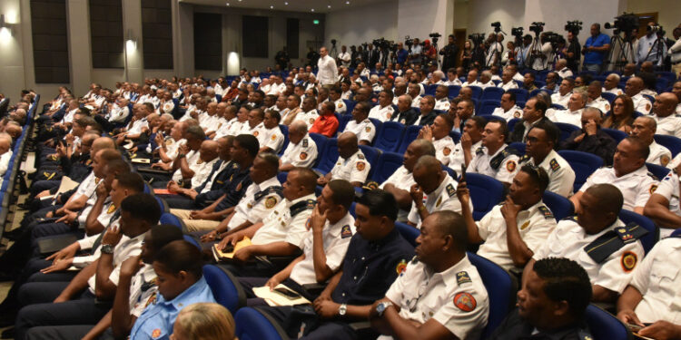 Gobierno anuncia incentivo de 15 mil pesos para los bomberos
