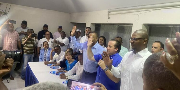 Dirigente del PLD es juramentado por el presidente nacional del PRM José I. Paliza