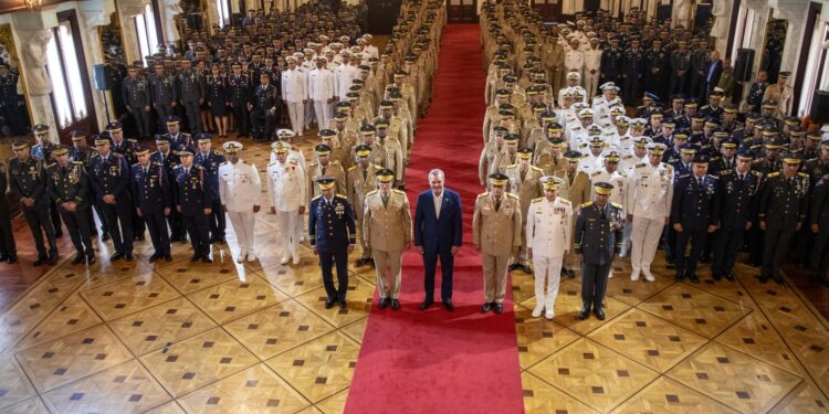 Presidente Abinader dice: “unas Fuerzas Armadas y una Policía Nacional fuertes, es un país fuerte”