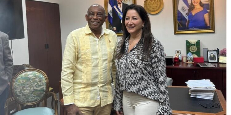Comisión del CODIA Nor Atlántica realiza Visita a Centro América