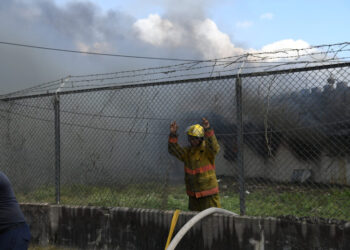 Al menos tres reclusos muertos tras incendio en Penitenciaría La Victoria