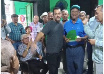 Manuel Morales (Morcillón) Recibe Placa de Reconocimiento