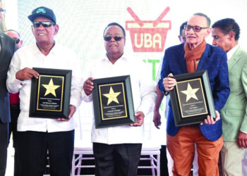 Día histórico para la bachata: se juntan tres de sus pioneros para recibir estrellas en Bulevar