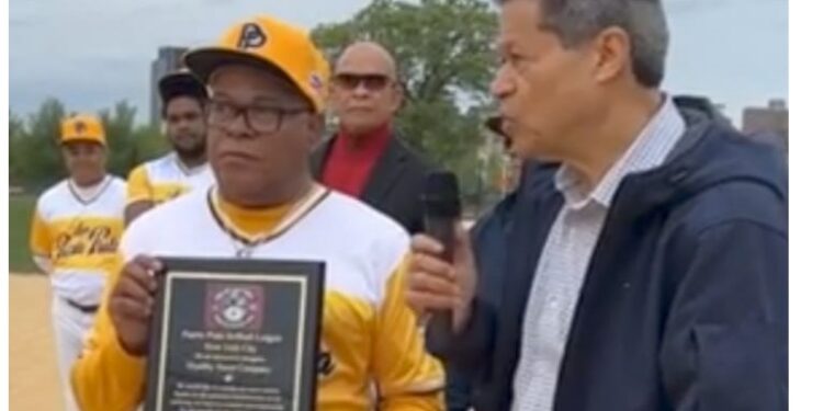 Caliente apertura Liga Softball Puertoplateña NY.