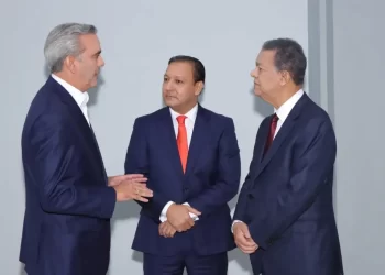 Abinader visita a Leonel y Abel en búsqueda de unidad