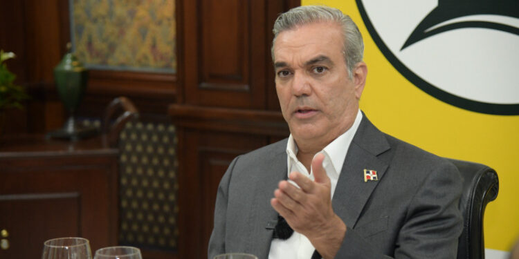Abinader ordena convocatoria de concurso público para el ingreso de nueva promoción de diplomáticos