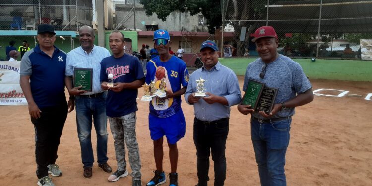 Centenares de niños participan en el 40 Aniversario Liga Tatis
