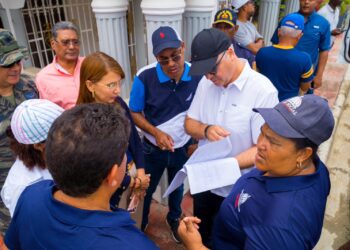 Ministro Igor Rodríguez regresa con más ayudas a Los Ciruelos y Los Rieles de San Marcos en Puerto Plata