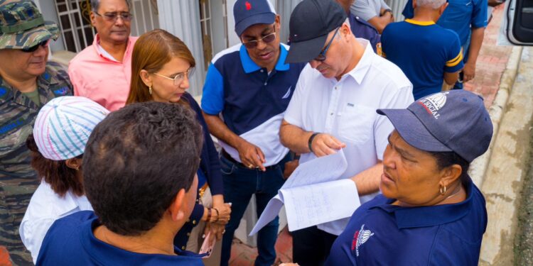 Ministro Igor Rodríguez regresa con más ayudas a Los Ciruelos y Los Rieles de San Marcos en Puerto Plata