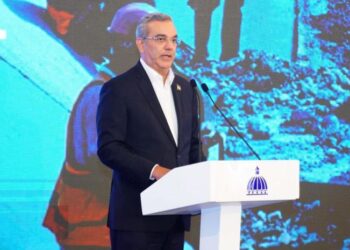 Abinader a funcionarios: “Cualquier información que la prensa requiera tiene que ser entregada inmediatamente”