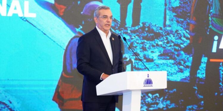 Abinader a funcionarios: “Cualquier información que la prensa requiera tiene que ser entregada inmediatamente”