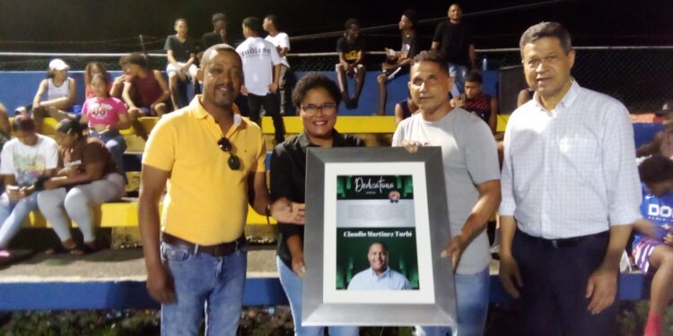 Dedican a Claudio Martínez cuarta copa U-20 de baloncesto «José González «.