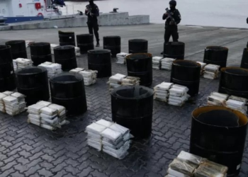 Ocupan 371 paquetes de cocaína en tanques llenos de miel de abeja