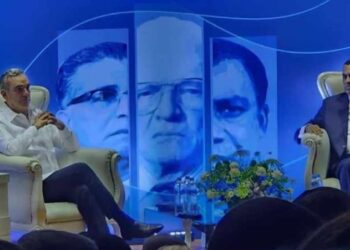 Ante numeroso público, Gómez Mazara puso a circular libro en SD