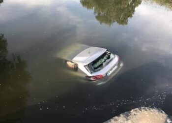 SI CAES EN TU VEHÍCULO AL AGUA !!!