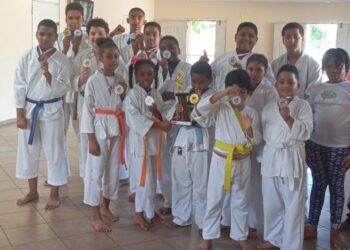 Puertoplateños sobresalen en torneo nacional Karate