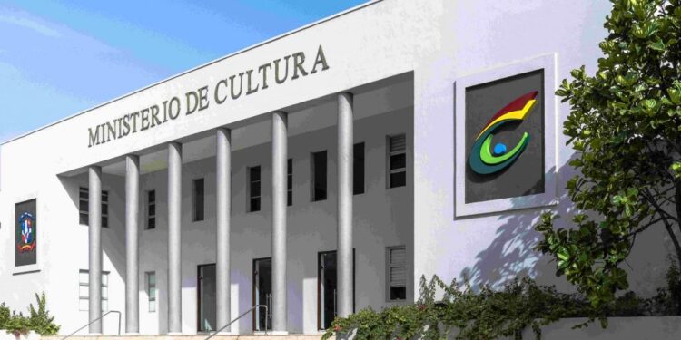 Cultura prohíbe lenguaje vulgar y apología al crimen en medios