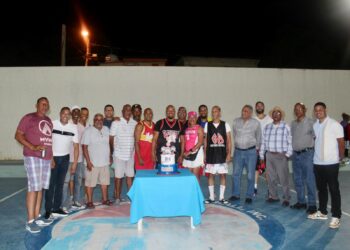 Directivos del Club Gustavo Behall celebran 104 años de su fundación.