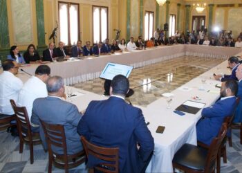 Gobierno debate con juristas el proyecto reforma constitucional