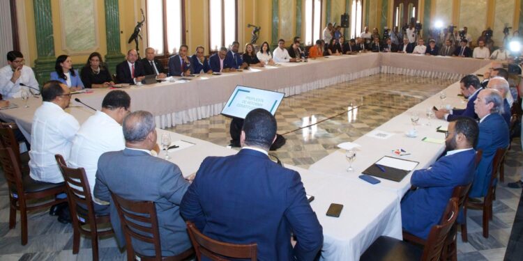 Gobierno debate con juristas el proyecto reforma constitucional