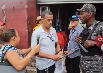 Condenan agresión a reportero y periodistas en Santiago