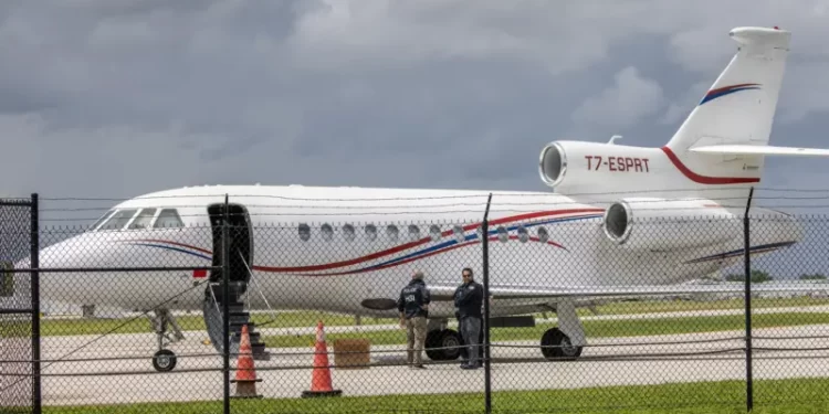 Por qué EE.UU. confiscó un avión oficial de Maduro en República Dominicana y lo trasladó a Florida
