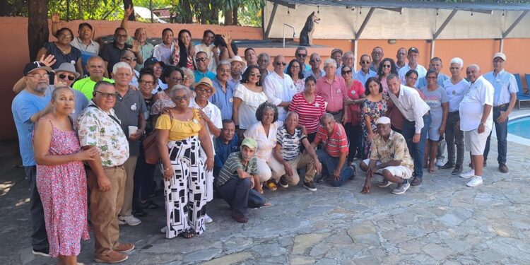 Grupo Puertoplateños Presentes