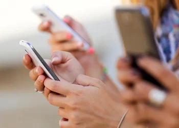 Internet y el móvil son ya tecnologías esenciales para los ciudadanos de todas las edades
