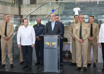 Gobierno se «propone repatriar» unos 10 mil migrantes por semana