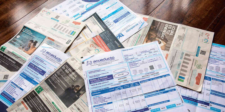 Empleados públicos deben informar si están pagando la luz y el agua