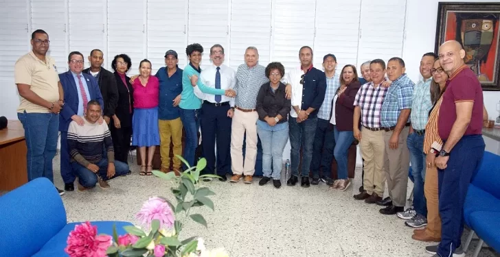 Asjana intercambia con profesores del Centro UASD Puerto Plata sobre los retos de la educación superior