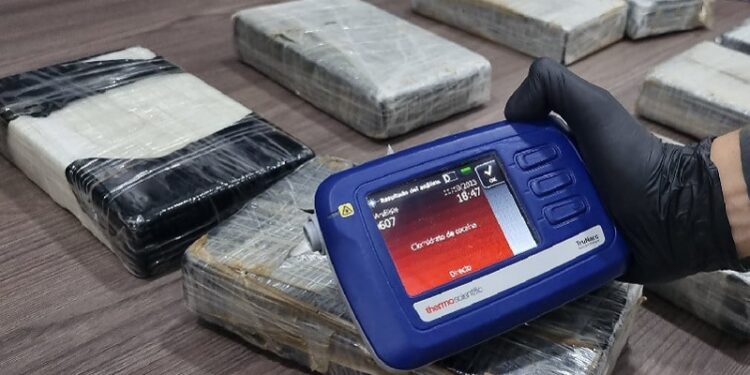  Apresan a un agente de la DNCD y otro del Cesac por decomiso de 42 kilos de cocaína en Francia