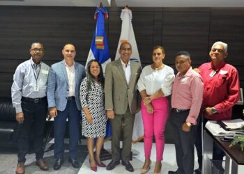 Ministro de Obras Públicas recibe Directivos Federación Juntas de Vecinos de Puerto Plata.