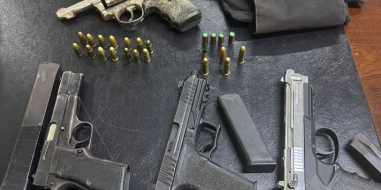 Policías matan a cuatro presuntos delincuentes