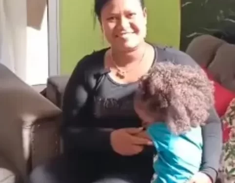 Bala perdida choca en un abanico y alcanza a niña que estaba en la iglesia