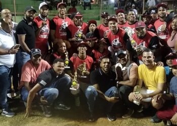 Liga Luis Paradis se Corona Campeón Torneo Softbol de las Zonas de Maimón.