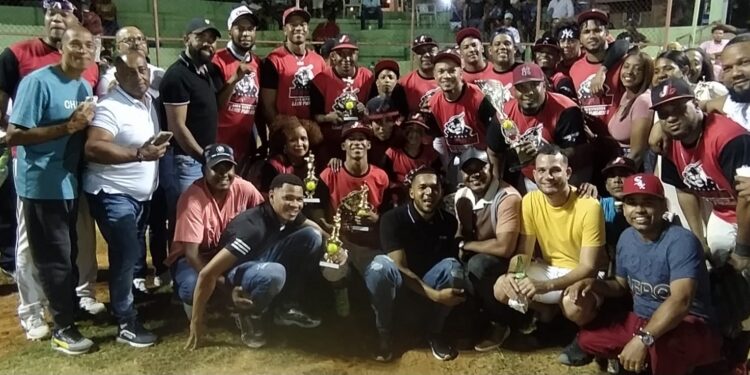 Liga Luis Paradis se Corona Campeón Torneo Softbol de las Zonas de Maimón.
