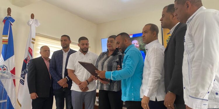 Alfmarad Montes de Oca recibe Homenaje