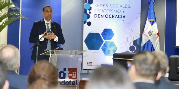 INDOTEL y UNIBE realizan foro “Redes Sociales, Periodismo y Democracia