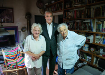 Abinader visita a Pepe Mujica en su residencia