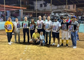 En su doce aniversario los Kings reconocen colaboradores.