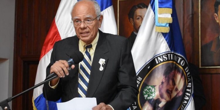 Instituto Duartiano destituye a su presidente por defensa Haití