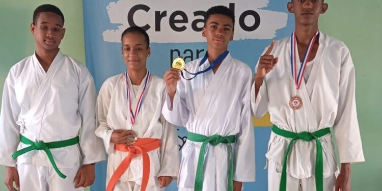 Karatecas Puertoplateños obtuvieron 55 medallas en torneo en la Vega