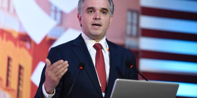 Cuidado: falsos videos de inversión usan la voz e imagen del ministro de Educación