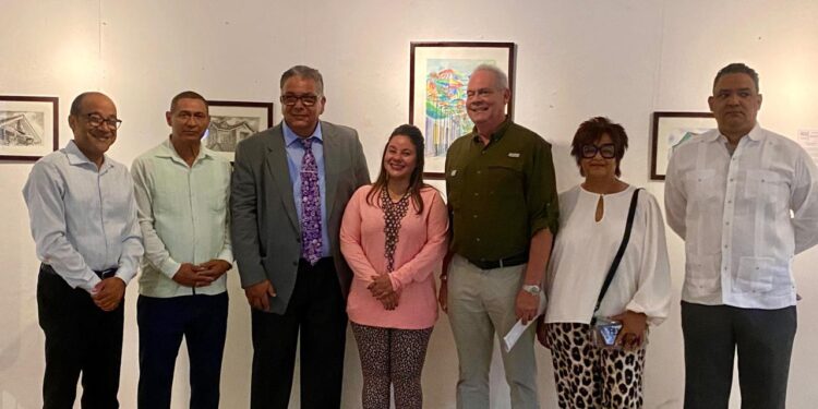 Juan Voigt Expone su Arte