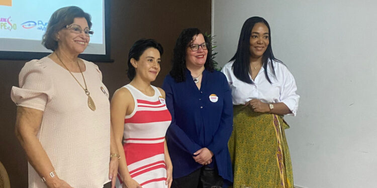 Foro expone desafíos de las mujeres en los medios de comunicación