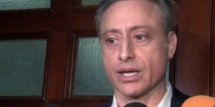 Levantan prisión domiciliaria y retiran grillete a exprocurador